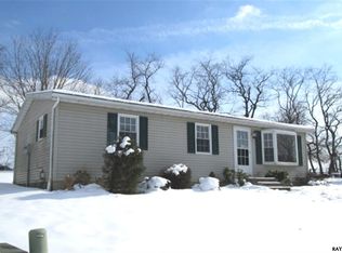 23 E Locust Ln, New Oxford, PA 17350