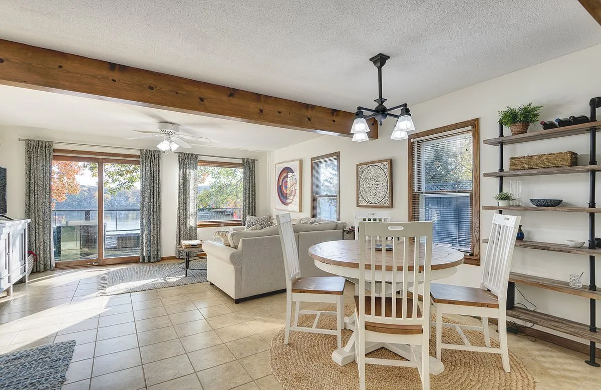 2 bed, 1.0 bath, 892 sqft, $1,700 — Photo 4