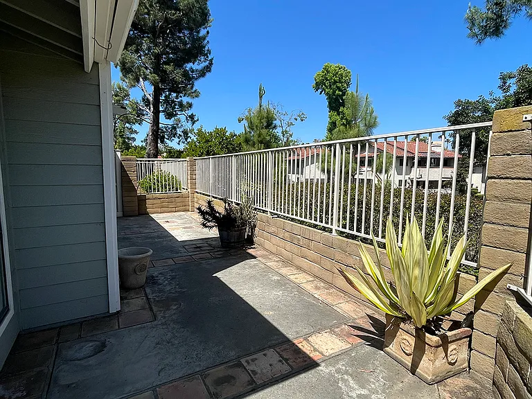 902 Wentworth Cir — Photo 3