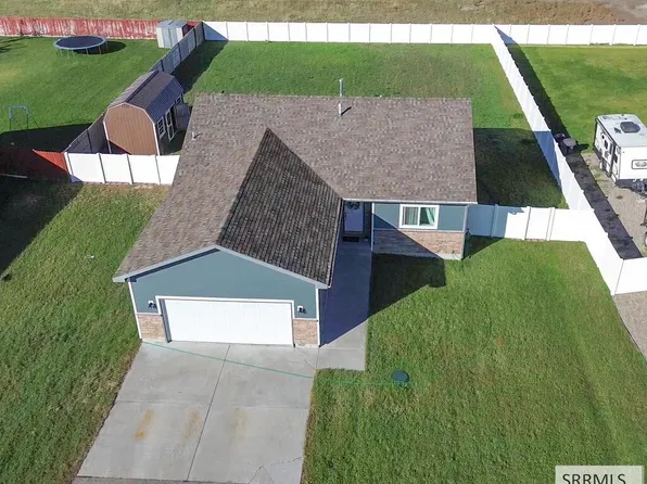 27 N White Pine Ln, Rigby, ID 83442