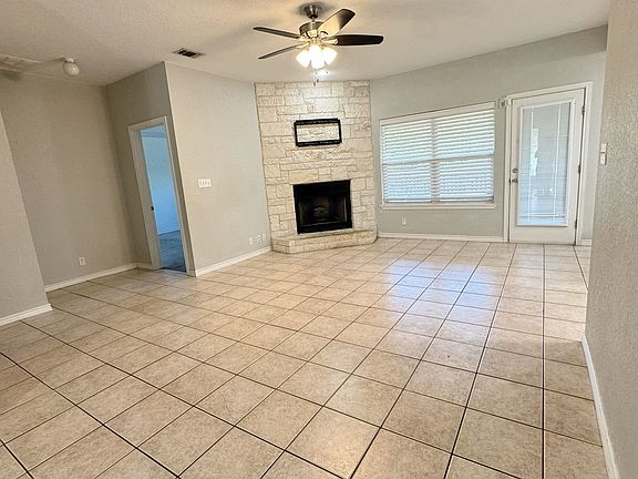 3rd image of 1800 W Spanish Trail Dr