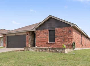 317 Quail Crossing Dr, Sanger, TX 76266