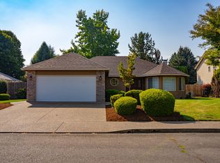 2167 NW Chrystal Dr, McMinnville, OR 97128