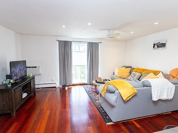 4th image of 191 Commercial St APT 201