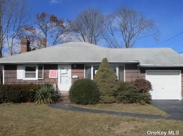 2969 Lindale St, Wantagh, NY 11793