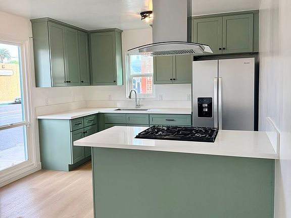3rd image of 231 Redondo Ave #2