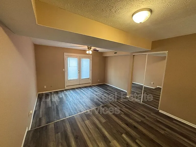 1415 Villa Ct #1 — Photo 5