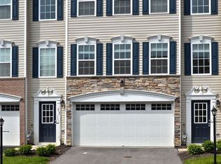 211 Grace Manor Dr, Coraopolis, PA 15108