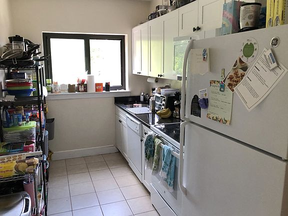 4th image of 114 Longwood Ave APT 3