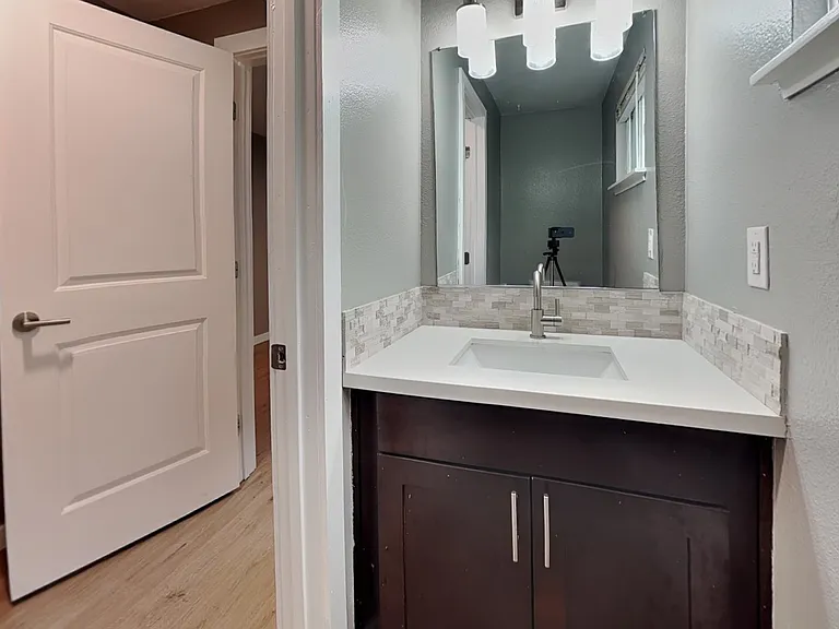 1105 S Woodlawn St #2 — Photo 34