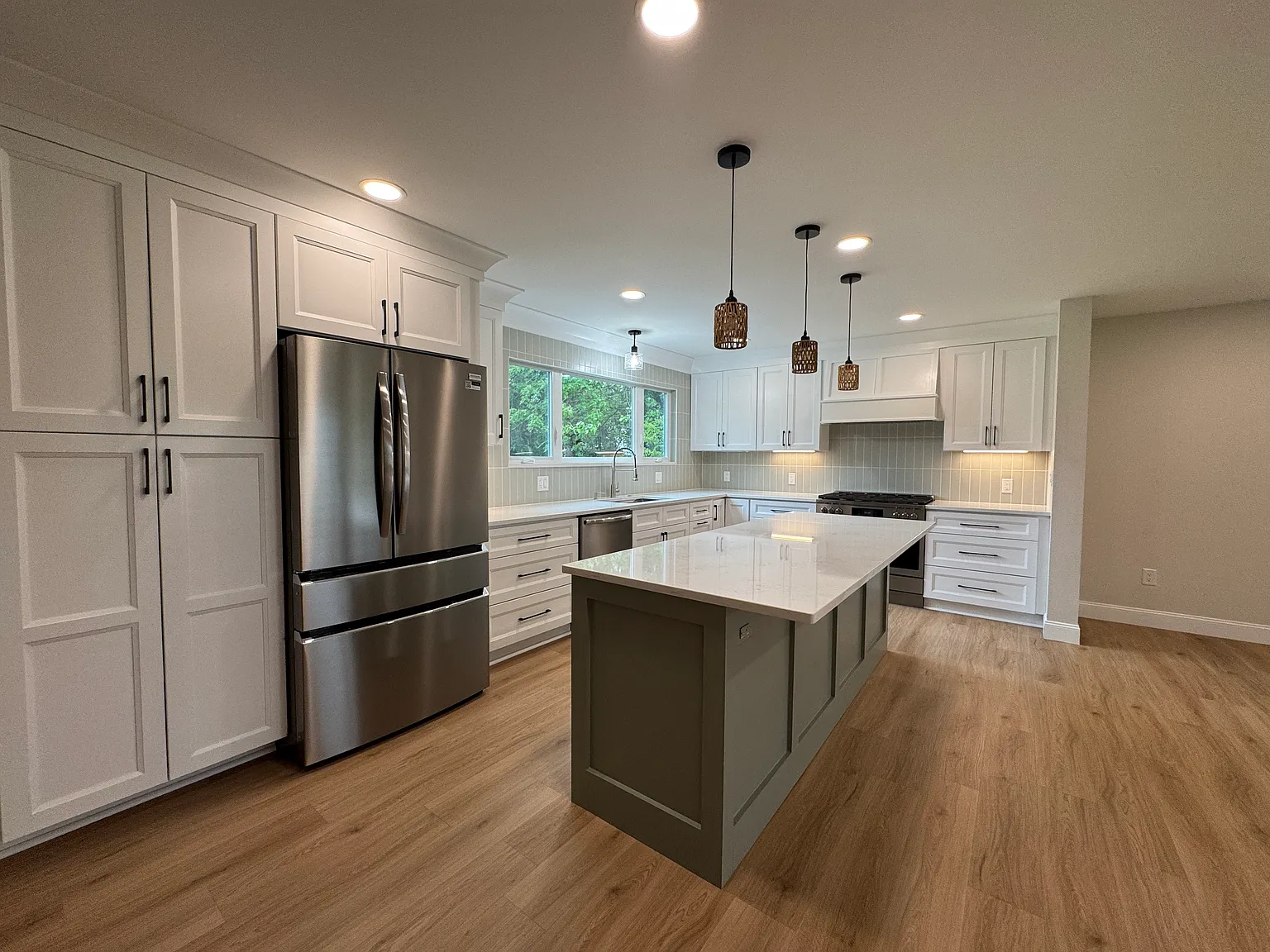 3 bed, 2.5 bath, 2150 sqft, $3,800 — Photo 3