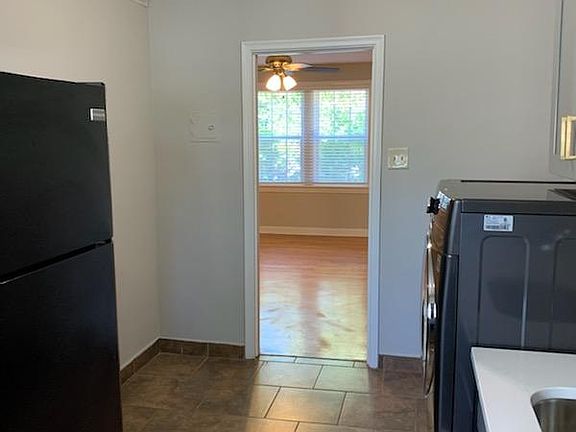 4th image of 1020 Sanford Ave #2S