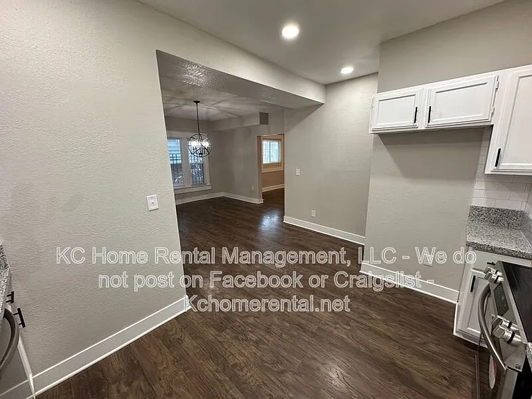 3016 E 32nd St — Photo 8