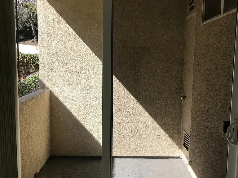 251 Robinson St — Photo 6