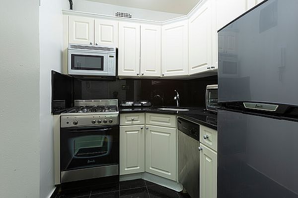 1st image of 300 E 46th St APT 3G