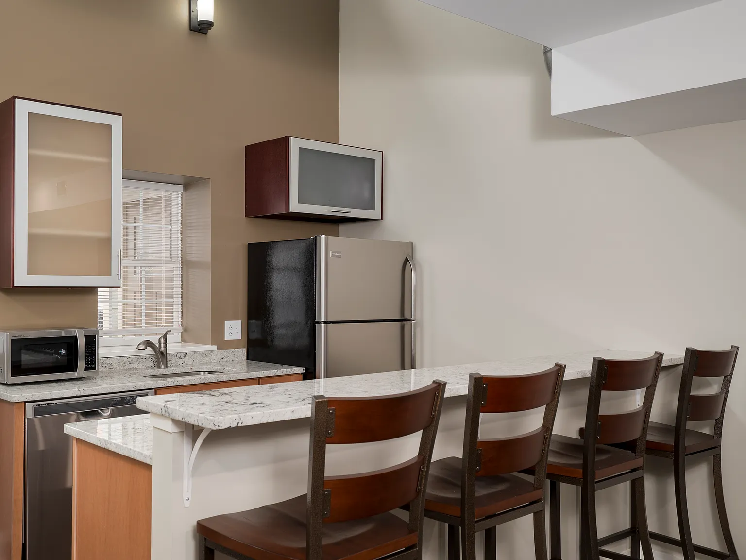 1 bed, 1000 sqft, $2,100 — Photo 3