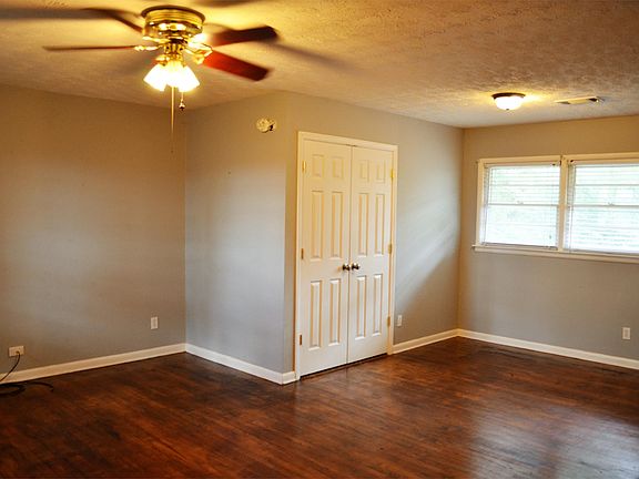 Living dining combo room open concept and great natural light.