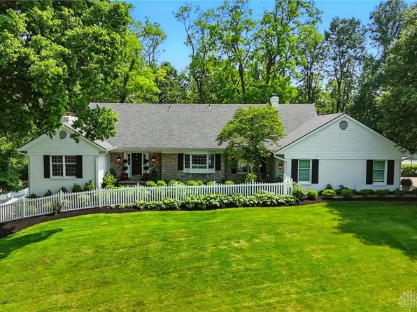 302 Southbridge Ln, Dayton, OH 45459