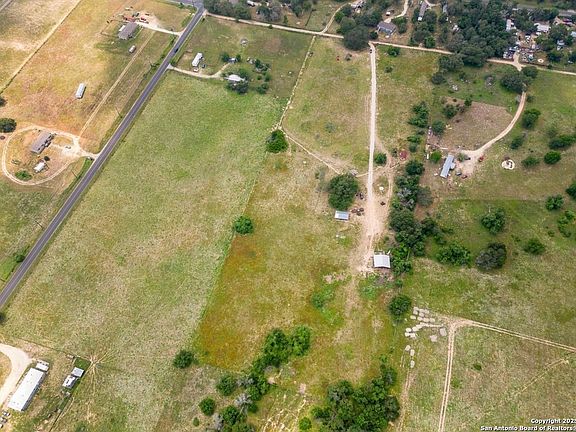 5th image of 1585 Mogford Rd