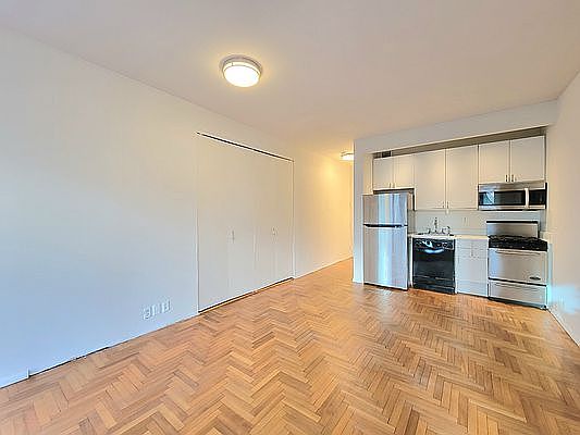 5th image of 301 W 57th St APT 21E