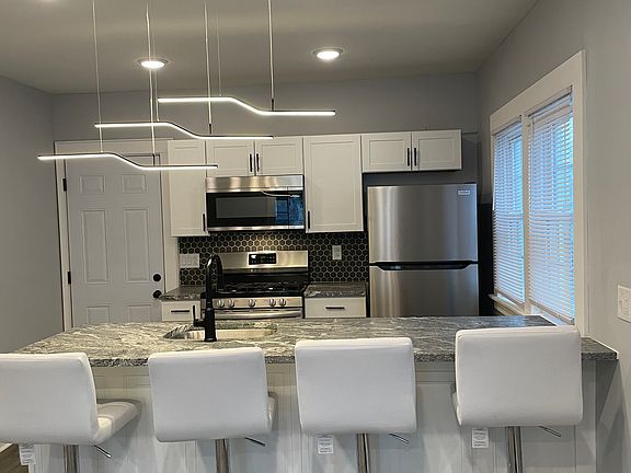 4th image of 610 Hickory St #1