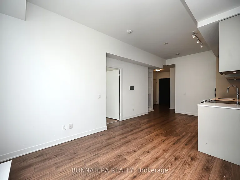 405 Dundas St W #319 — Photo 14