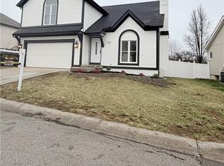 12602 Fountain Lake Dr, Grandview, MO 64030