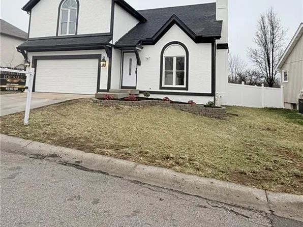 12602 Fountain Lake Dr, Grandview, MO 64030