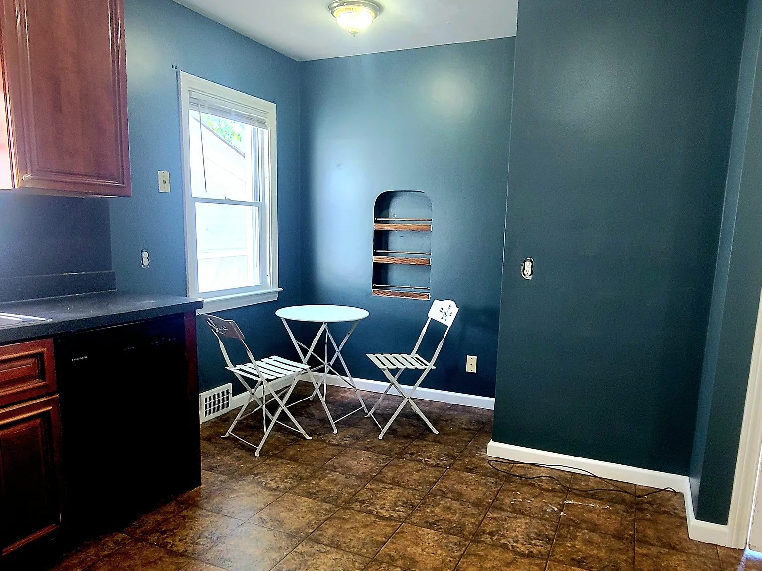 4 bed, 1.5 bath, 1221 sqft, $2,100 — Photo 3