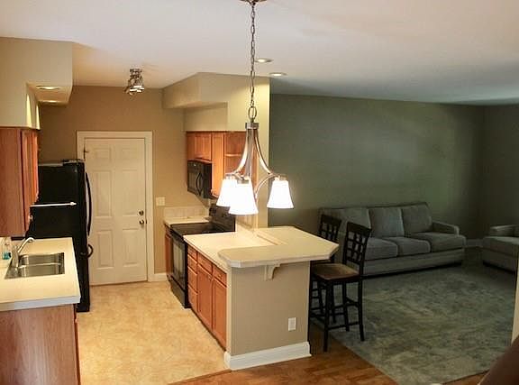 3rd image of 1319 Oak Hill Dr
