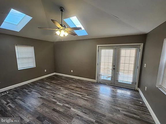3rd image of 3213 Spaulding Ave