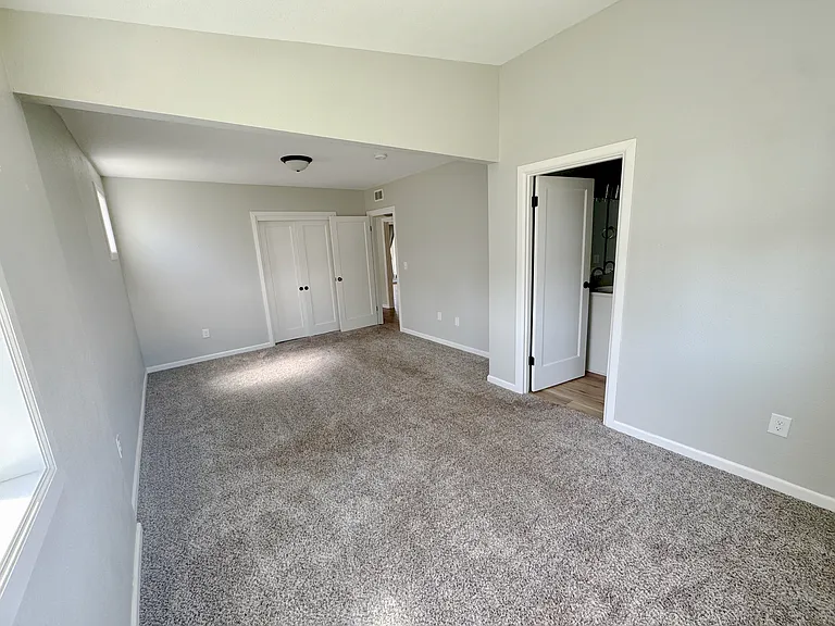 116 NE James St — Photo 10
