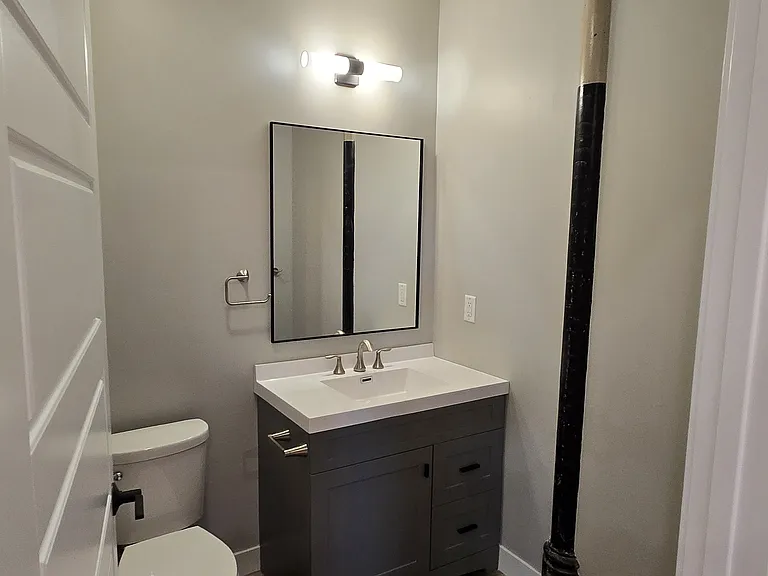 218 N Locust St #204 — Photo 4