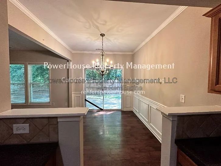 4 bed, 2.5 bath, 1975 sqft, $2,295 — Photo 4