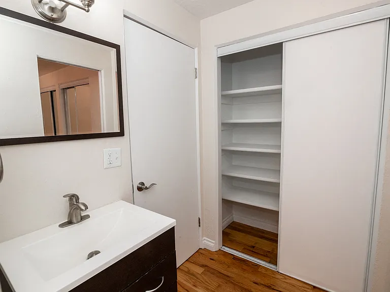 Emerson Flats — Photo 37