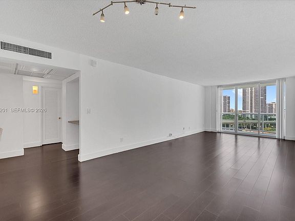 3rd image of 19390 Collins Ave APT 1211
