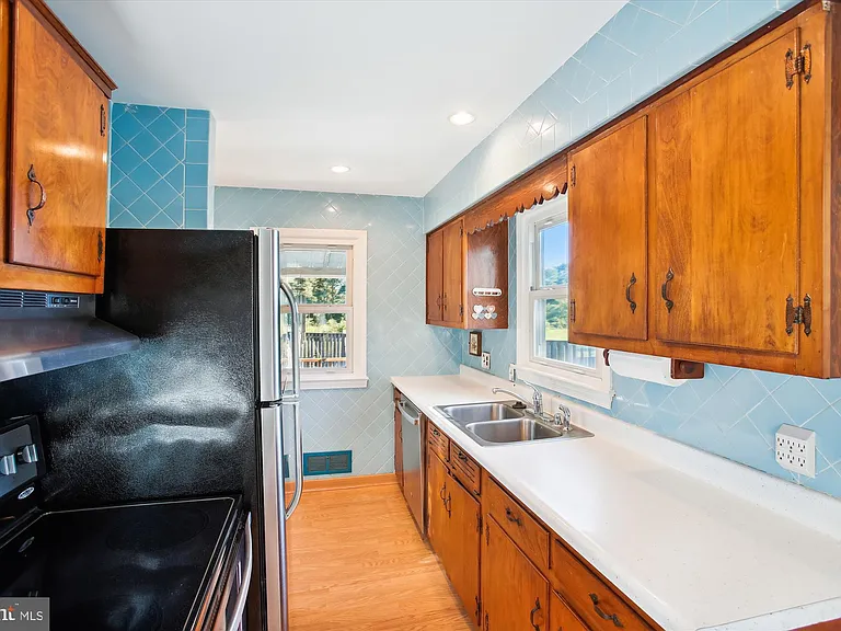 2405 Phillips Dr — Photo 15