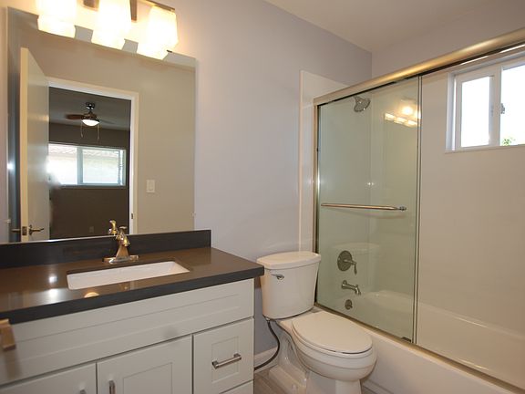 5th image of 1588 Ontario Dr APT 2
