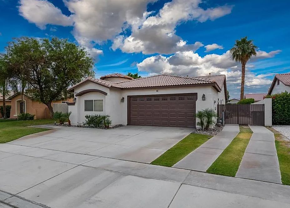 1st image of 47643 Calle Diamante