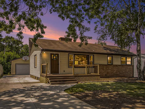 561 Parkside Ave NW, Grand Rapids, MI 49534