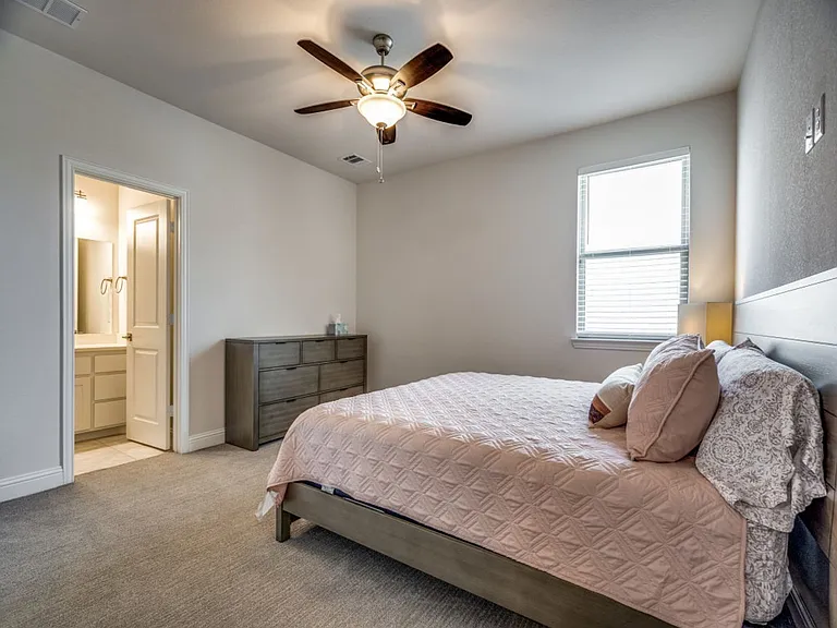 905 Asbury Dr — Photo 13