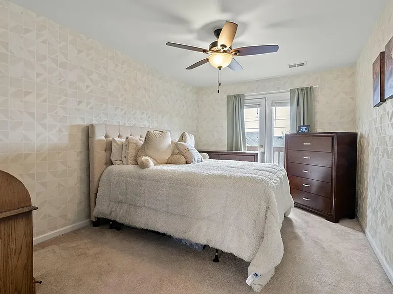 1077 Duval St #102 — Photo 11