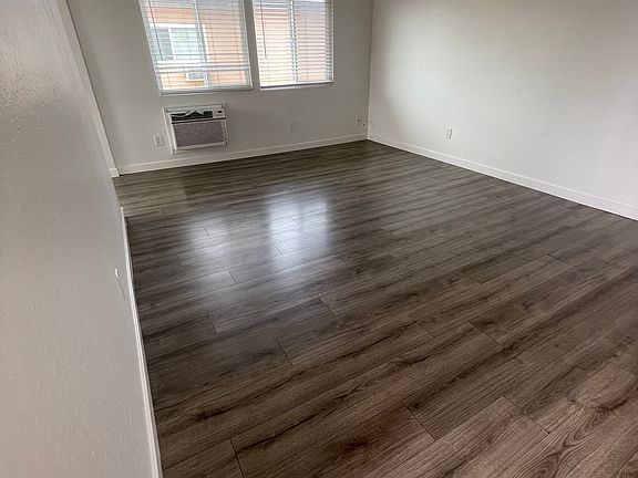 3rd image of 3070 Vineland Ave APT 6