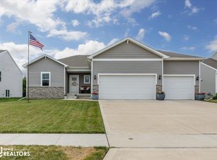 1204 Joshua Dr SE, Bondurant, IA 50035