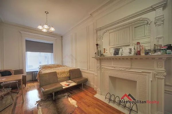 Rented by Metropolitan Realty | media 2