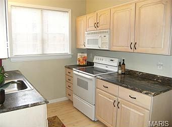 2nd image of 703 Westwood Dr APT 1A