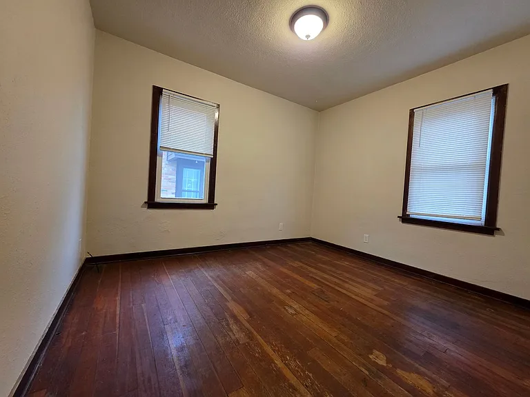 132 McKinley Ave — Photo 17