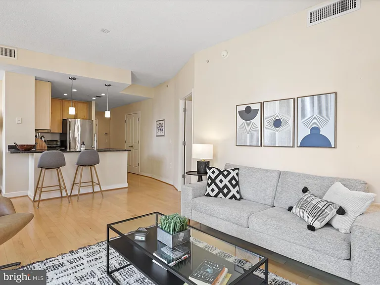 820 N Pollard St #511 — Photo 24