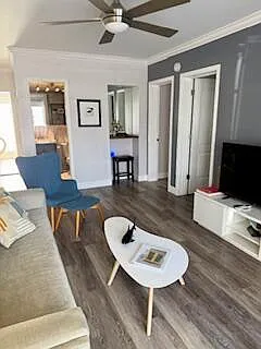 2 bed, 1.0 bath, 900 sqft, $1,950 — Photo 3