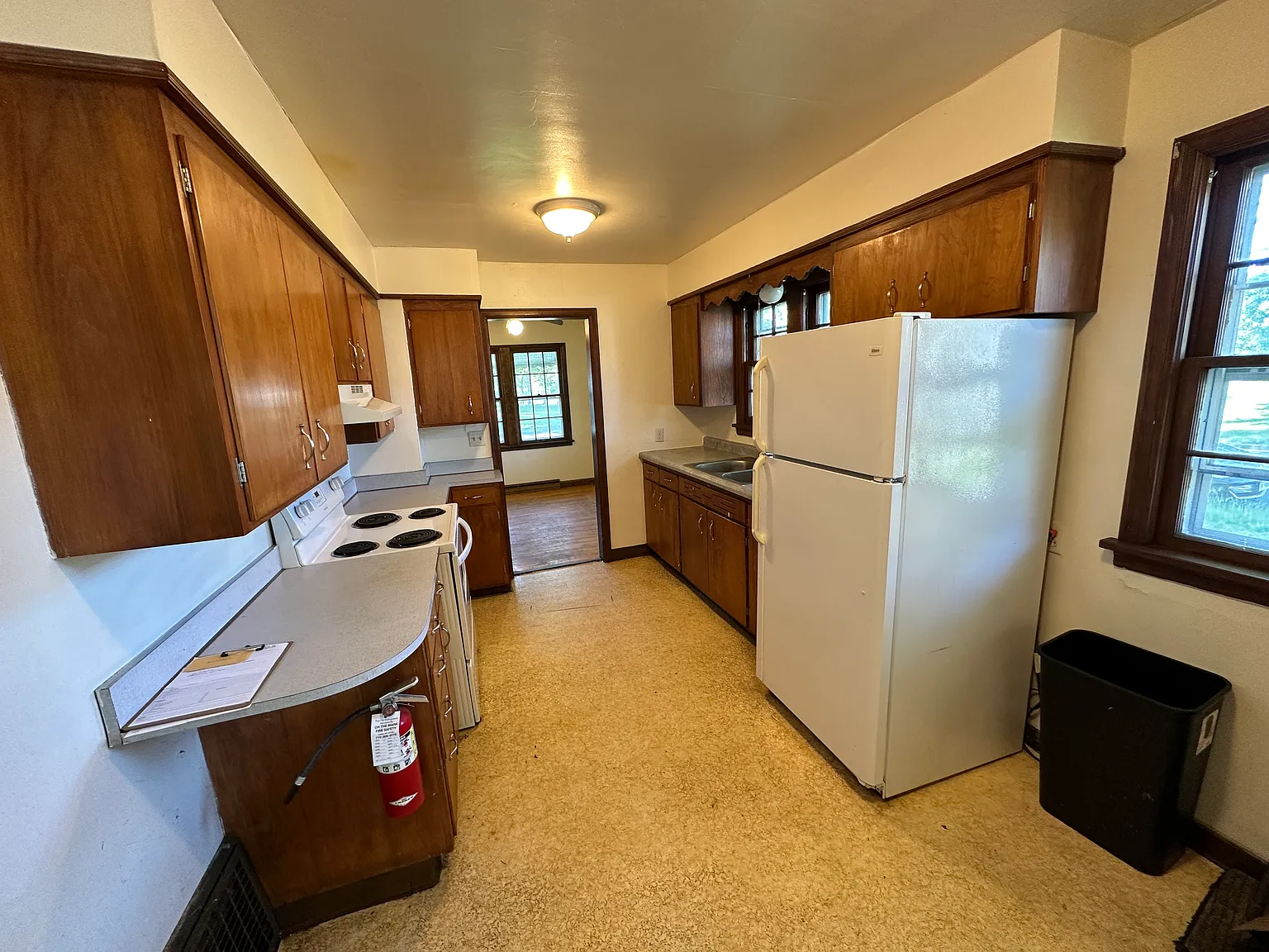 5 bed, 1500 sqft, $1,650 — Photo 2